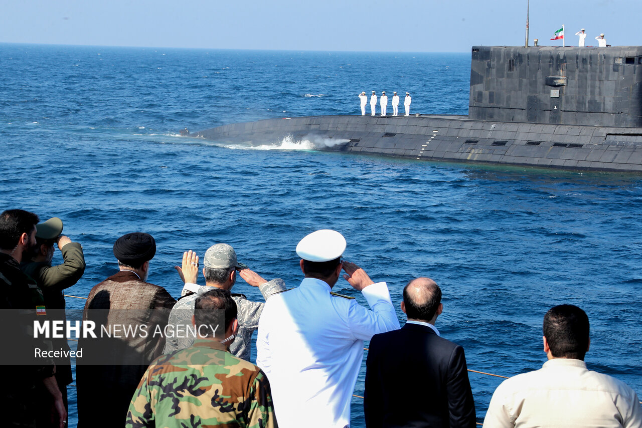 President observes naval parade in S waters