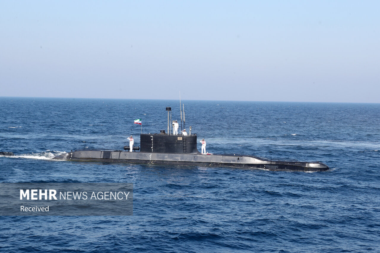 President observes naval parade in S waters