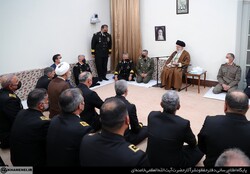 Leader meets with navy