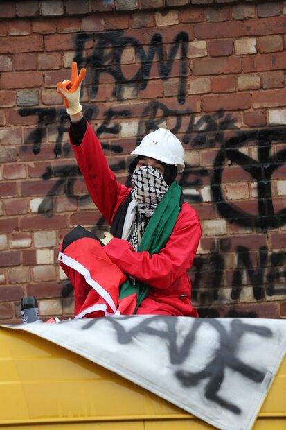 فعالان انگلیسی خواستار تعطیلی شرکت تسلیحاتی اسرائیلی شدند+ تصاویر