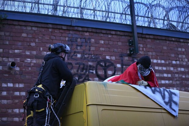 فعالان انگلیسی خواستار تعطیلی شرکت تسلیحاتی اسرائیلی شدند+ تصاویر