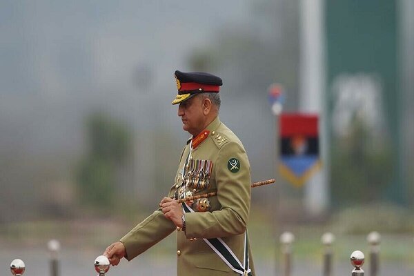 Pakistani army chief stresses developing ties with Iran
