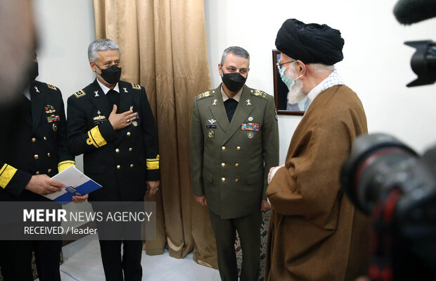Army Navy commanders meeting with Leader