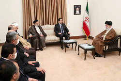 رہبر معظم انقلاب اسلامی سے عراق کے وزیراعظم کی ملاقات