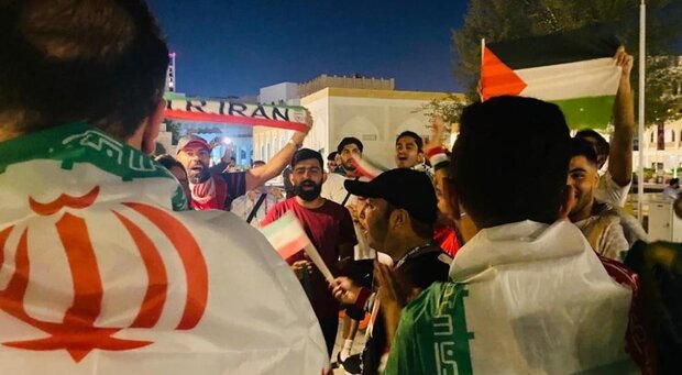 مراسم فلسطینی ها در قطر برای حمایت از تیم ملی ایران مقابل آمریکا