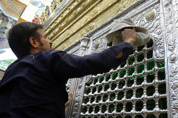 انجام تنظیف تخصصی ضریح مطهر حضرت فاطمه معصومه (س)