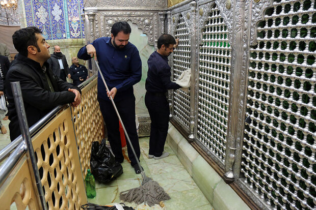 انجام تنظیف تخصصی ضریح مطهر حضرت فاطمه معصومه (س)