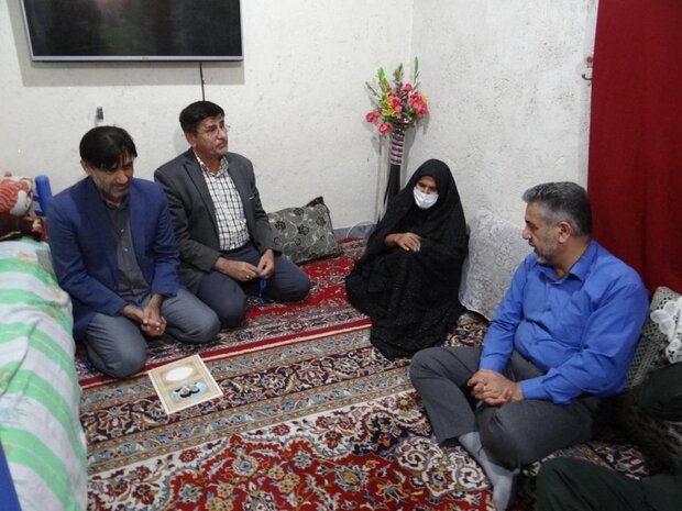 مشکلات خانوادههای شهدا در شهرستان دشتی با جدیت پیگیری شود