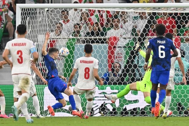 مصدومیت جزیی گلزن آمریکا/ ورود قدوس و علی کریمی به زمین