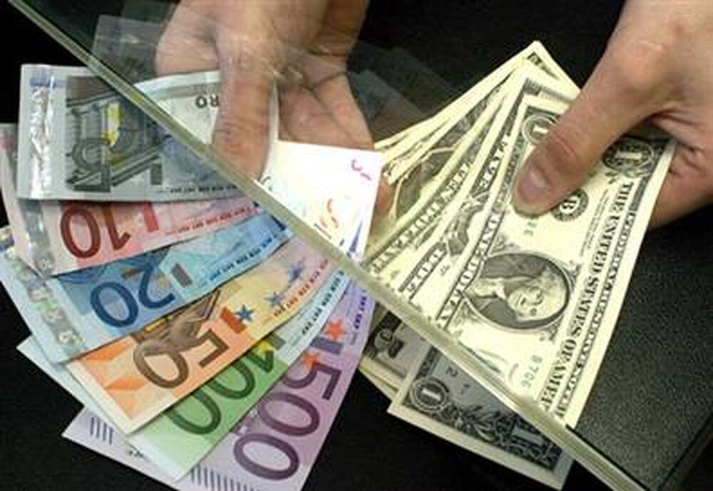 آخرین قیمت دلار و یورو در بازار آزاد/قیمت یورو به۳۷۱۵۰ تومان رسید