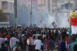 پلیس سودان معترضان را با گاز اشک آور متفرق کرد