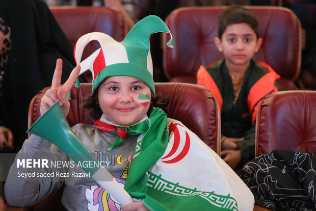 تیم ملی فوتبال ایران در آخرین دیدار مرحله مقدماتی گروه B بیست و دومین دوره جام جهانی از ساعت ۲۲:۳۰ دقیقه امروز سه شنبه در ورزشگاه الثمامه به مصاف تیم ملی آمریکا رفت که این بازی با برتری یک بر صفر آمریکا به پایان رسید