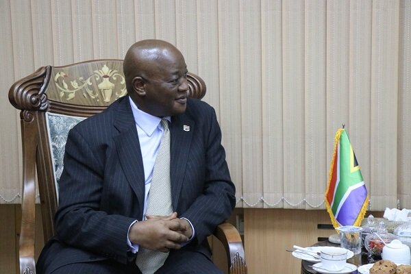 S. African envoy urges boosting trade ties