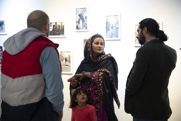 دختران بلوچ زندگی خود را نقاشی کردند/ تصاویری از کورههای آجرپزی