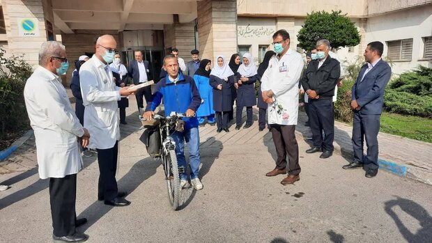 دوچرخه سوار آملی با پیام «پیک سلامت» ایرانگردی می‌کند
