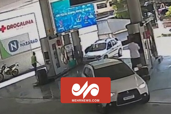 لحظه هولناک زیر گرفتن یک کارگر در پمپ بنزین لحظه هولناک زیر گرفتن یک کارگر در پمپ بنزین