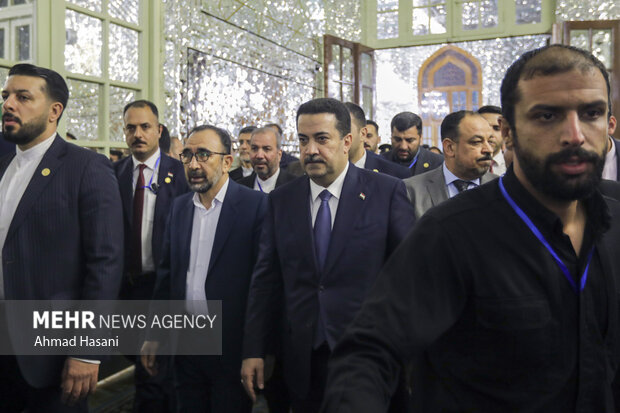 عراقی وزیر اعظم کی حرم امام رضا علیہ السلام پر حاضری+تصاویر
