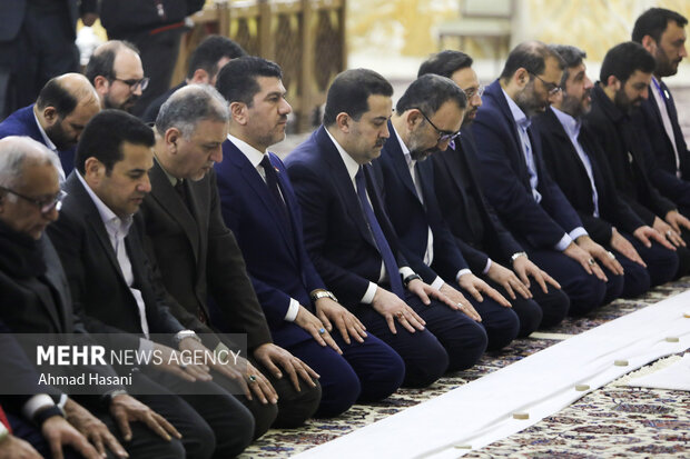 عراقی وزیر اعظم کی حرم امام رضا علیہ السلام پر حاضری+تصاویر
