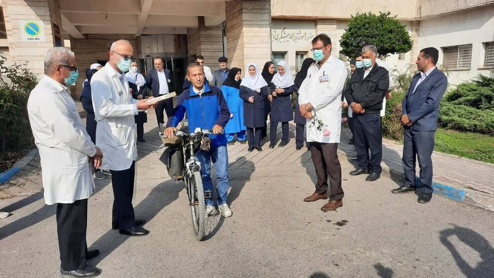 دوچرخه سوار آملی با پیام « پیک سلامت » ایرانگردی می‌کند