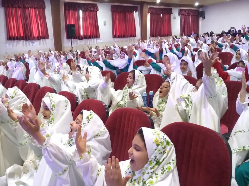 آئین جشن تکلیف دانشآموزان فریدنی همزمان با میلاد حضرت زینب (س)