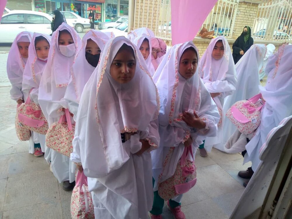 آئین جشن تکلیف دانشآموزان فریدنی همزمان با میلاد حضرت زینب (س)