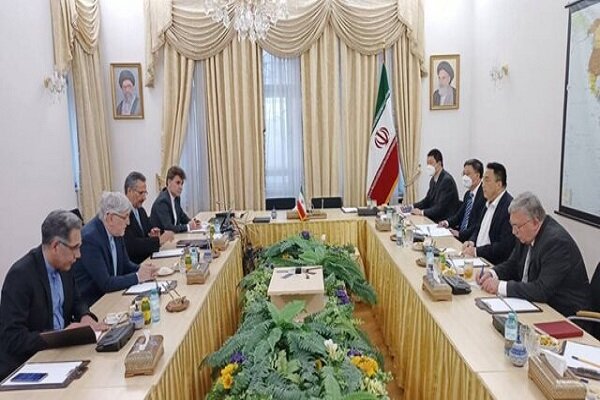 İranlı, Rus ve Çinli diplomatlar Viyana'da bir araya geldi