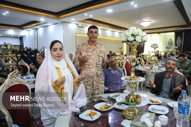 حفلة زفاف جماعية لـ 254 جنديا في الجيش الإيراني