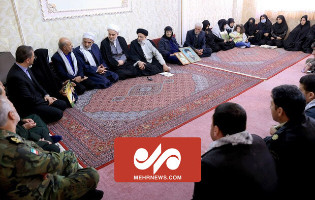جلوههایی از دیدار صمیمی خانواده شهدا حوادث اخیر با رئیس جمهور