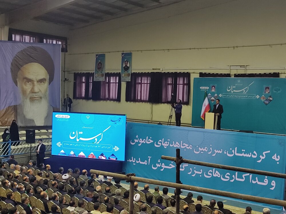 سفر رئیسی به کردستان/ تأکید رئیس جمهور بر تلاش در تولید و اشتغال