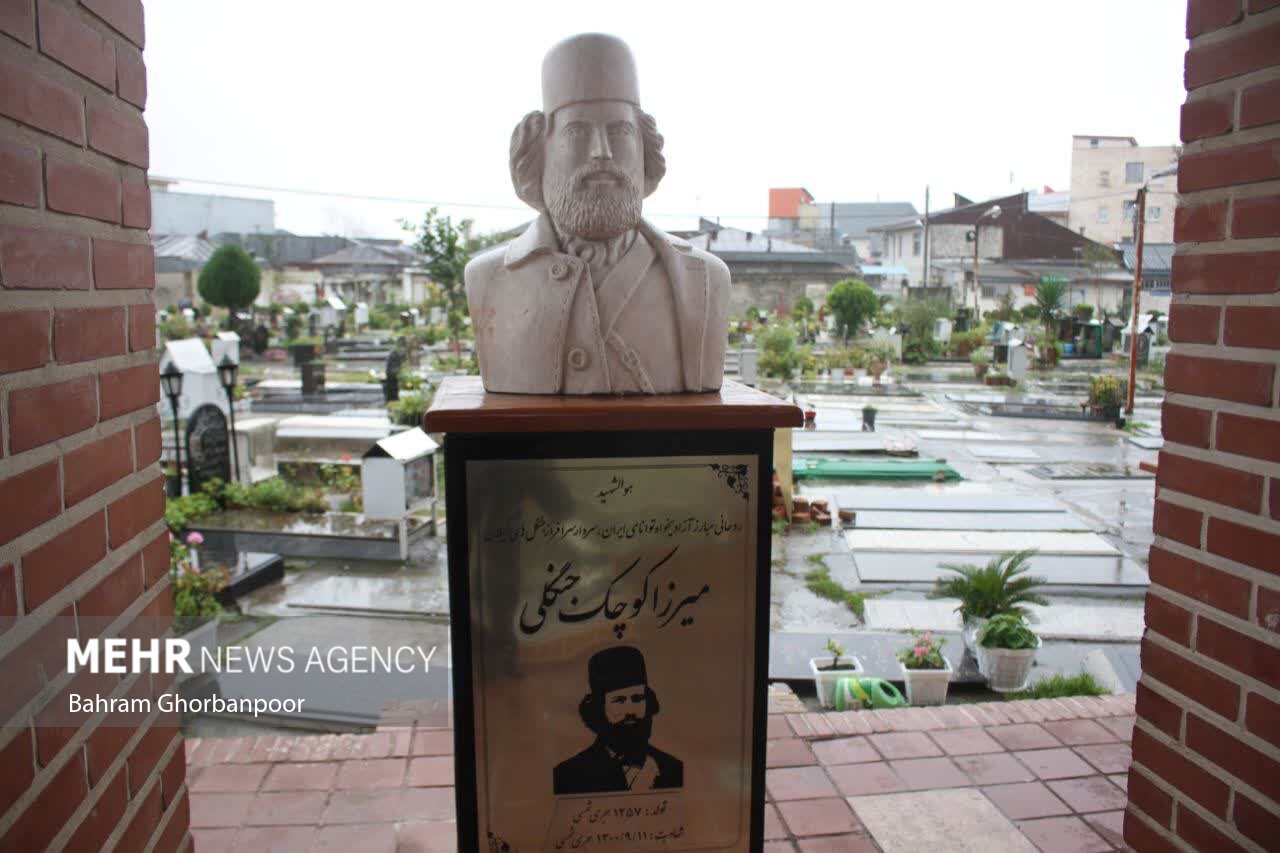 برگزاری عصر شعر «سرسبز تر از جنگل» در کتابخانه میرزاکوچک جنگلی برگزاری عصر شعر «سرسبز تر از جنگل» در کتابخانه میرزاکوچک جنگلی