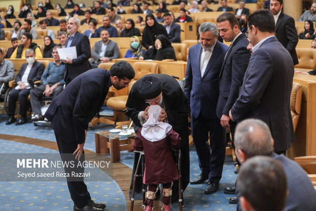 مراسم گرامیداشت روز جهانی افراد دارای معلولیت صبح امروز جمعه ۱۱ آذر ماه ۱۴۰۱ با حضور حجت السلام سید ابراهیم رئیسی رئیس جمهور در سالن اجلاس سران برگزار شد