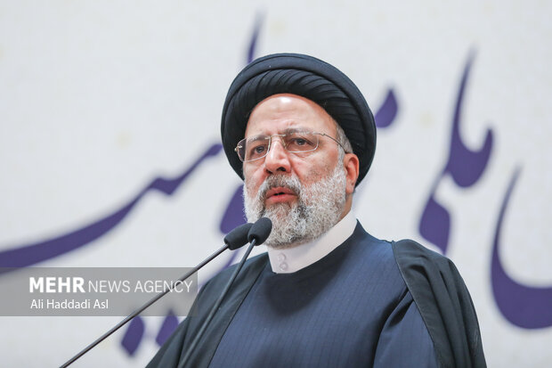 حجت الاسلام سید ابراهیم رئیسی، رئیس جمهور در حال سخنرانی در همایش ملی مسئولیت اجرای قانون اساسی است