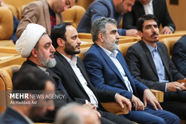 علی بهادری جهرمی سخنگوی دولت در همایش ملی مسئولیت اجرای قانون اساسی حضور دارد