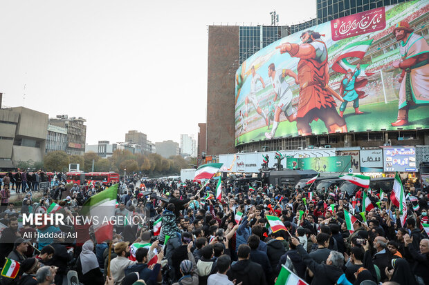 مردم ایران پس از برد تیم ملی فوتبال ایران مقابل تیم ملی فوتبال ولز به خیابان‌ ها آمدند و جشن پیروزی و شادمانی پرداختند 