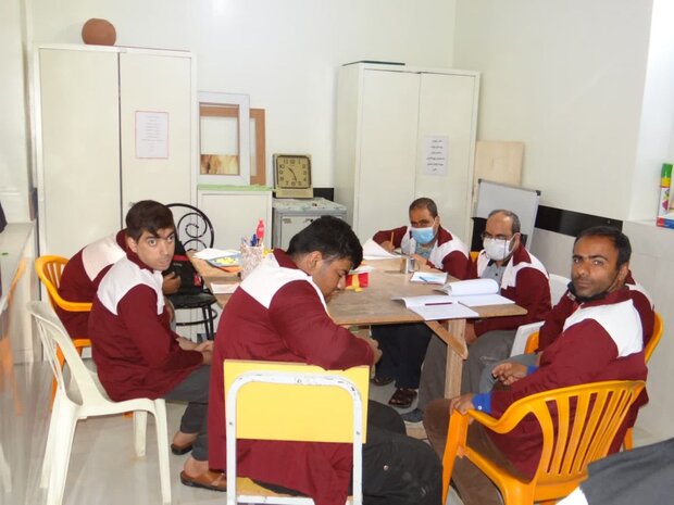 نمایشگاه دستاوردهای معلولان کم توان ذهنی دشتی برگزار شود