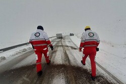۲۰ خودروی گرفتار در برف و کولاک چالدران امداد رسانی شد