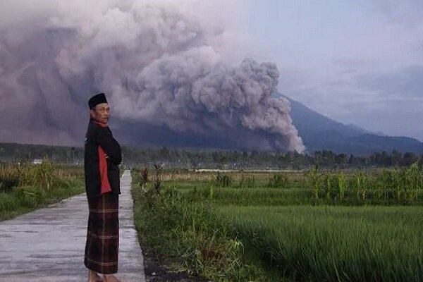 Hundreds evacuated after Indonesia's Semeru volcano erupts