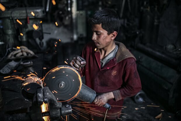 کودکان سوری؛ کار با اعمال شاقه تنها برای یک دلار! +تصاویر