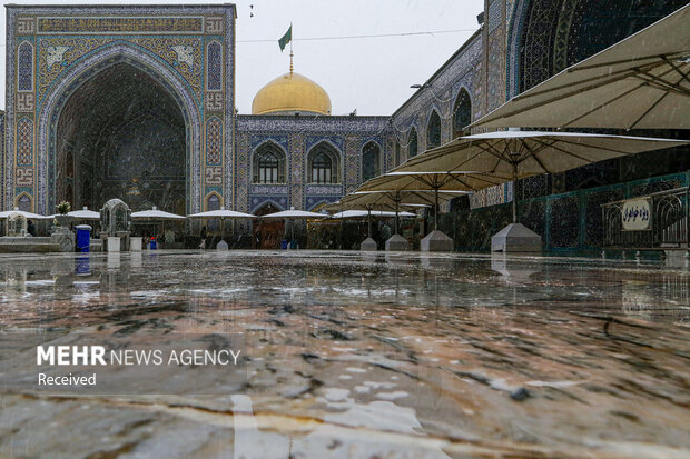 First autumn snow whitens Imam Reza Shrine in Mashhad
