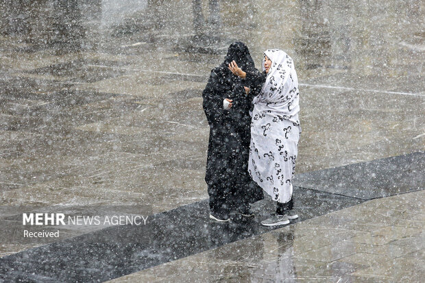 First autumn snow whitens Imam Reza Shrine in Mashhad

