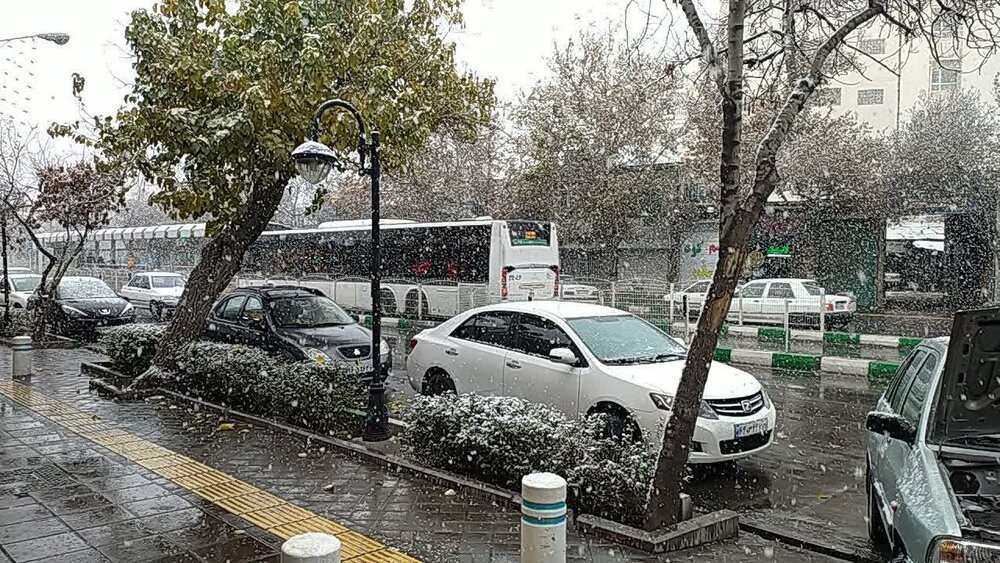 بارش نخستین برف پاییزی در مشهد 