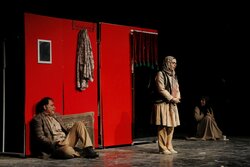 اکران ۶ نمایش در روز اول جشنواره منطقه سه تئاتر فجر در ساری