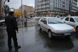 ترافیک در معابر تهران با شروع برف و باران/توصیه به رانندگان