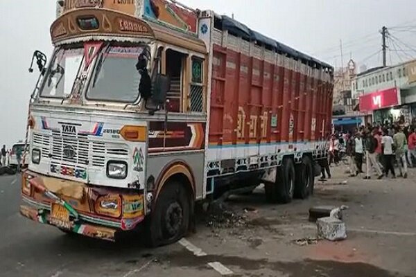 VIDEO: 6 dead as truck rams into pedestrians in India
