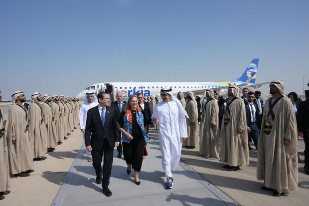 رئيس كيان الاحتلال يصل إلى الإمارات للمرة الثانية في 2022
