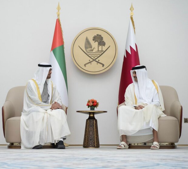 رئیس امارات وارد قطر شد+ تصاویر