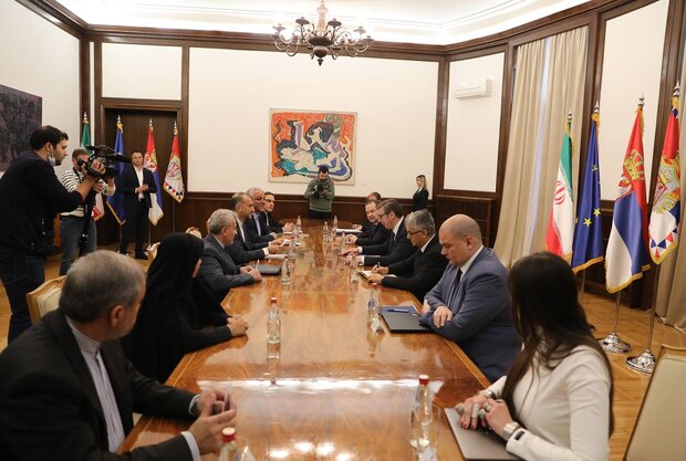 وزير الخارجية الايراني يؤكد على موقف إيران الداعم لوحدة الاراضي الصربية