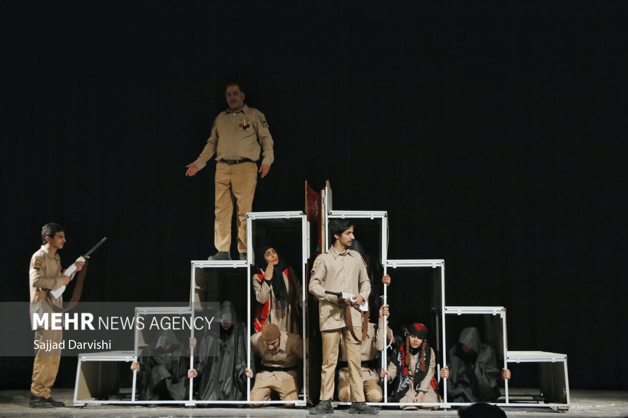 اجرای نمایش جشنواره منطقه ای تئاتر فجر در ساری