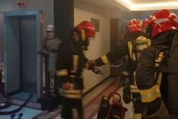 مهار آتش سوزی قسمت زیر زمین یک هتل در مشهد