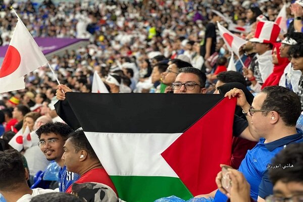 ادامه حمایت هواداران فوتبال از فلسطین در جام جهانی قطر+ تصاویر